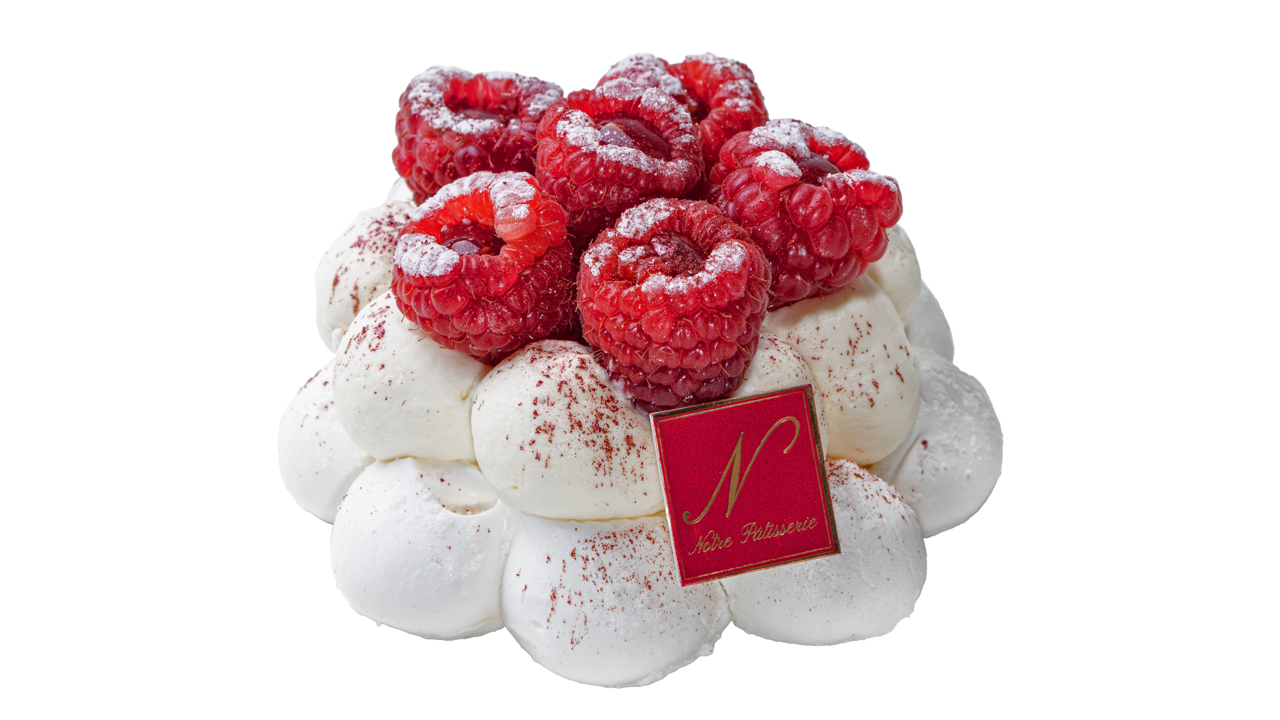 Fleur de meringue croustillante avec sa crème gourmande à la vanille et un coeur de confiture de fruits rouges accompagnée de fruits frais